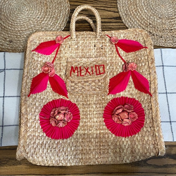 Artesania Handbags - Mexican Artesanía Handcrafted Straw Tote with Pink Accents